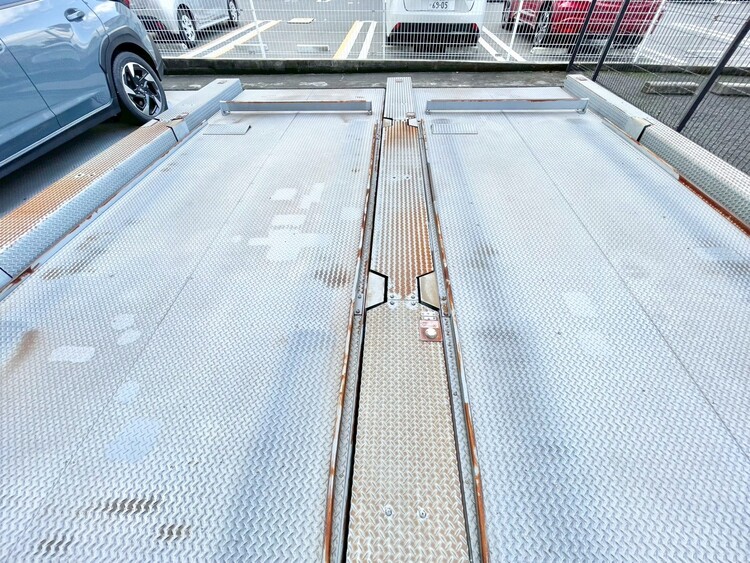 駐車場 本物件の駐車スペースです。車種制限のある場合もございますので、お気軽にお問い合わせくださいませ。