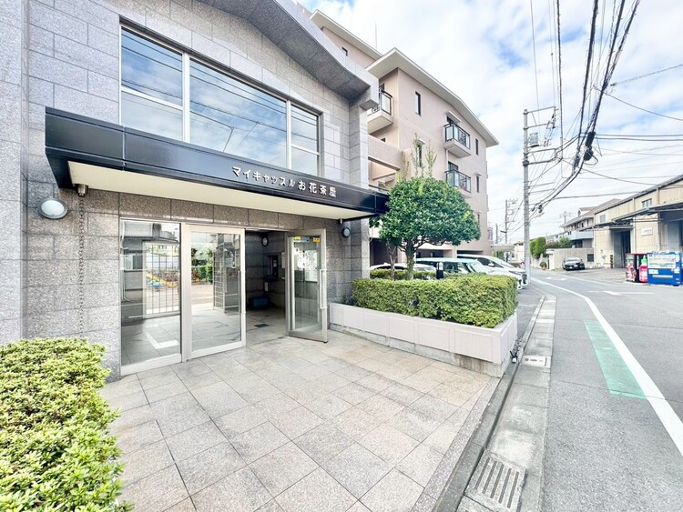 エントランス 外と内をつなぐエントランスは、まさに顔となる場所。