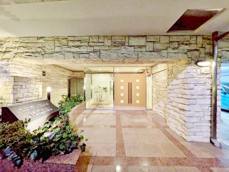 エントランス 外と内をつなぐエントランスは、まさに顔となる場所。