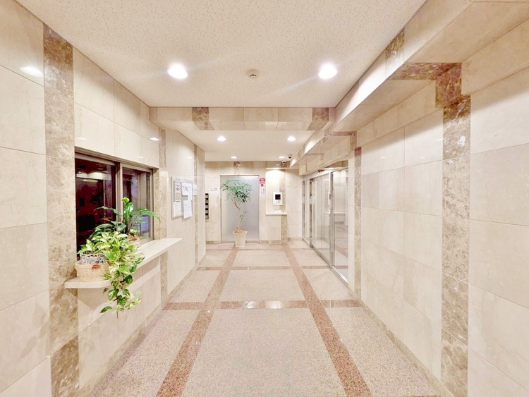 エントランス エントランス内部は、管理が行き届き清潔な共有スペースとなっています。