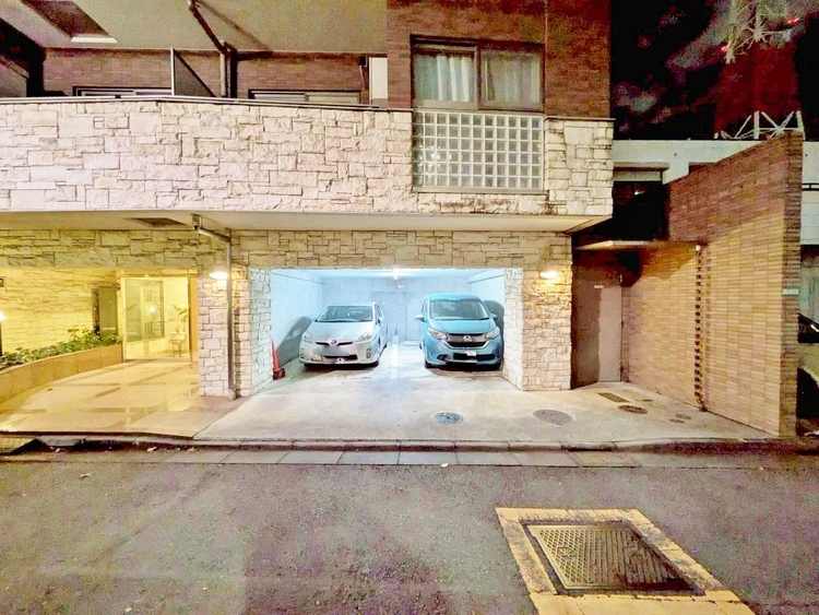 駐車場 本物件の駐車スペースです。車種制限のある場合もございますので、お気軽にお問い合わせくださいませ。