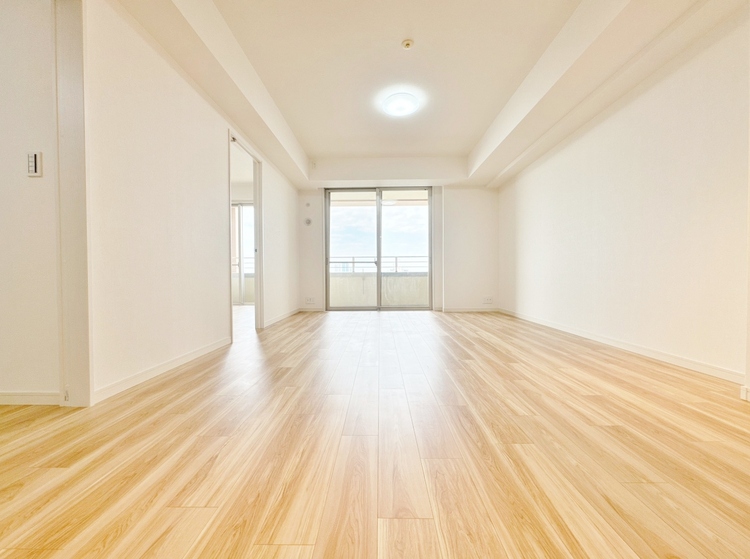 居間 居心地の良い空気感は、暮らしのステージを彩り、心からのやすらぎと満足感を与えてくれます。