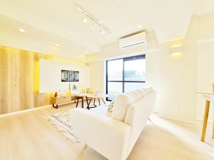 居間 居心地の良い空気感は、暮らしのステージを彩り、心からのやすらぎと満足感を与えてくれます。