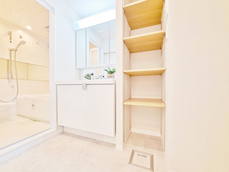 洗面 何かと物が増える場所だからこそ、スッキリと見映えの良い空間に。