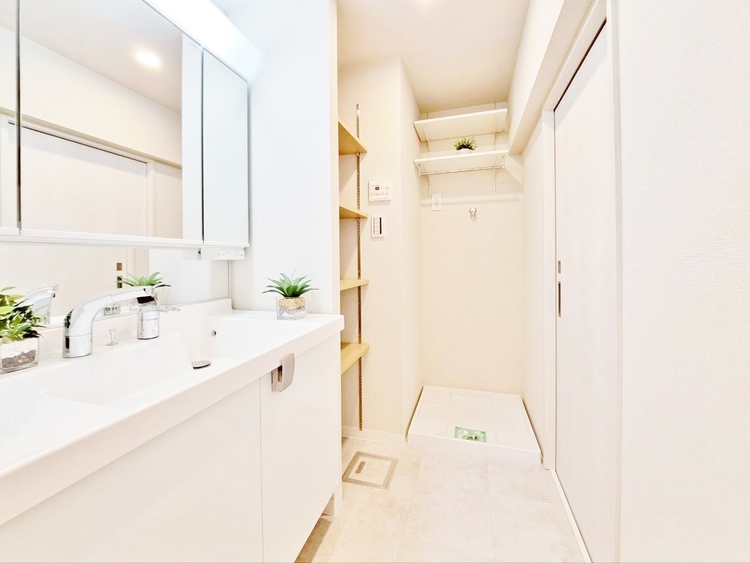 洗面 清潔感と心地よさを重視した、上質感漂うパウダールーム。