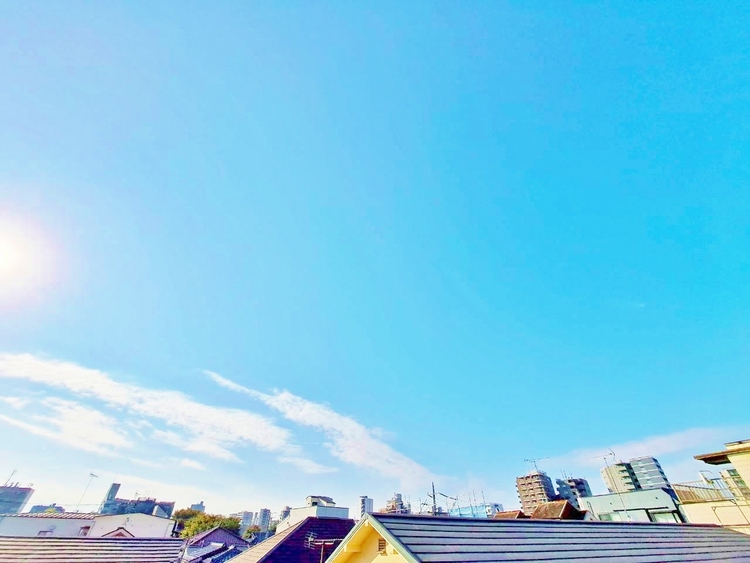 バルコニー 窓を開けると広がる青空。心をリフレッシュして日々を過ごしていきましょう。