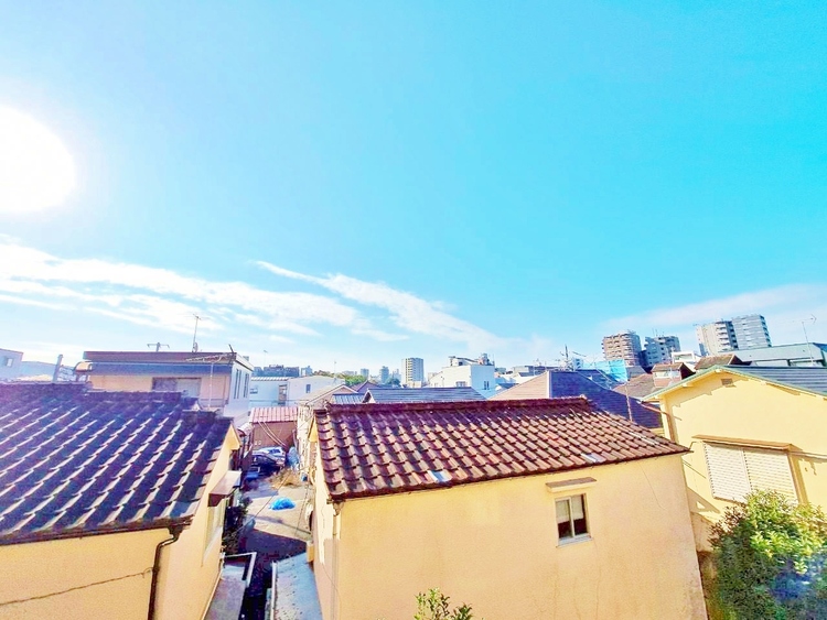 バルコニー 頬をなでる、優しい風を感じることが出来ます。