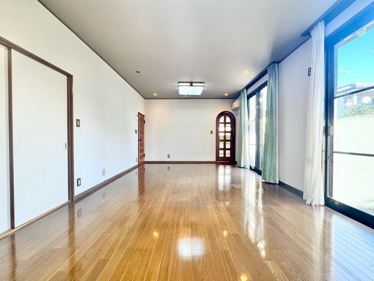 居間 飾り過ぎないシンプルな内装と偏り過ぎないデザインで統一しました。