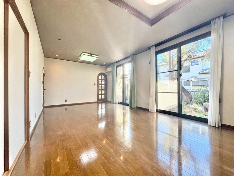 居間 快適に過ごす毎日を求めて、暮らしの中でご自身の「マイホーム」に創り上げてください。