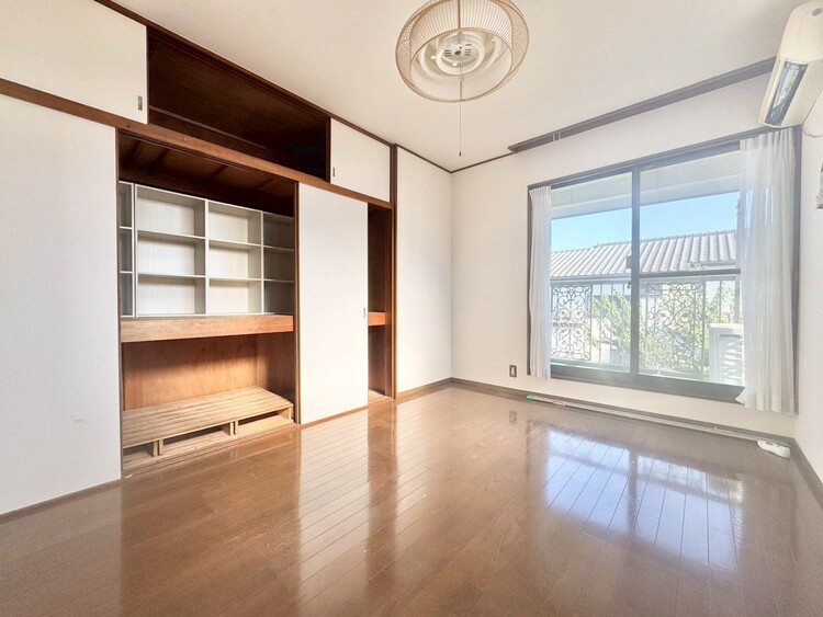 寝室 ベッドも十分に設置するスペースがあります。