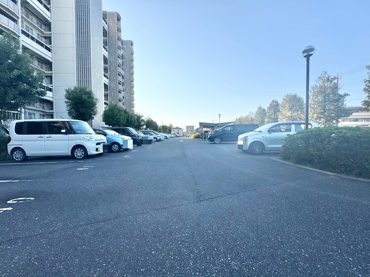 駐車場 本物件の駐車スペースです。車種制限のある場合もございますので、お気軽にお問い合わせくださいませ。