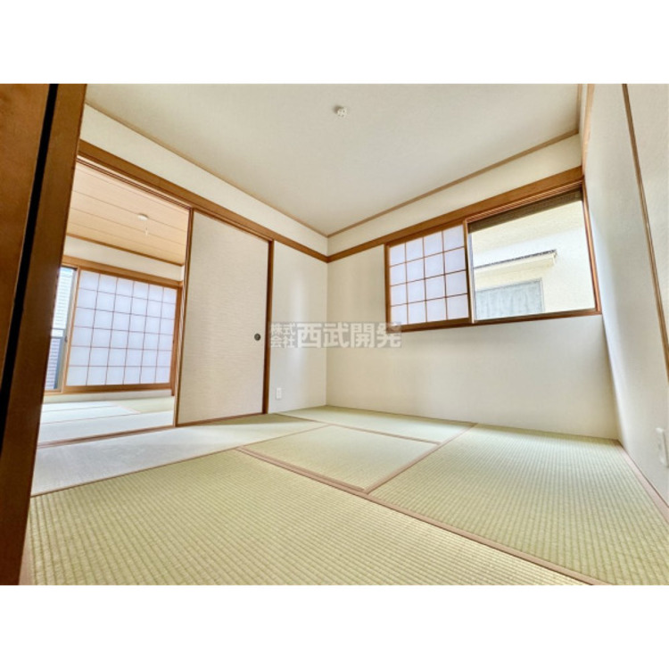 内装 落ち着いた、温かみのある和室はくつろぎを与えてくれます