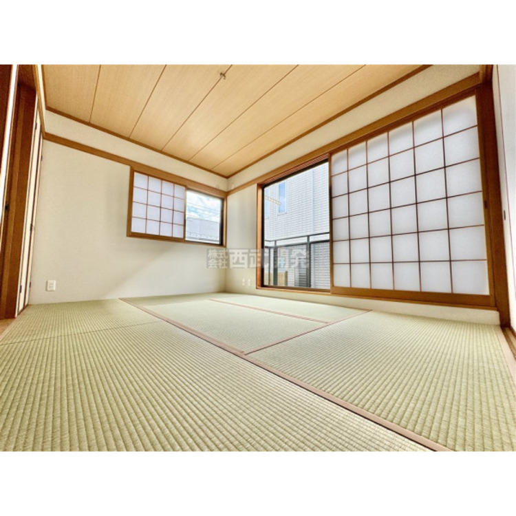 内装 日本特有の部屋「和室」。障子越しに溶け込む太陽の明かりは、心を和ませてくれます。