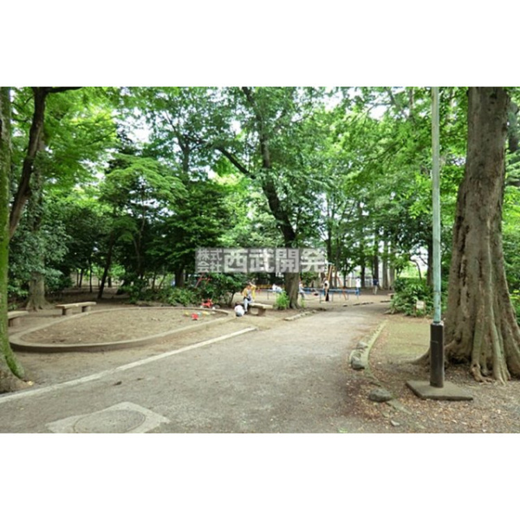 周辺 向台公園(約900m)