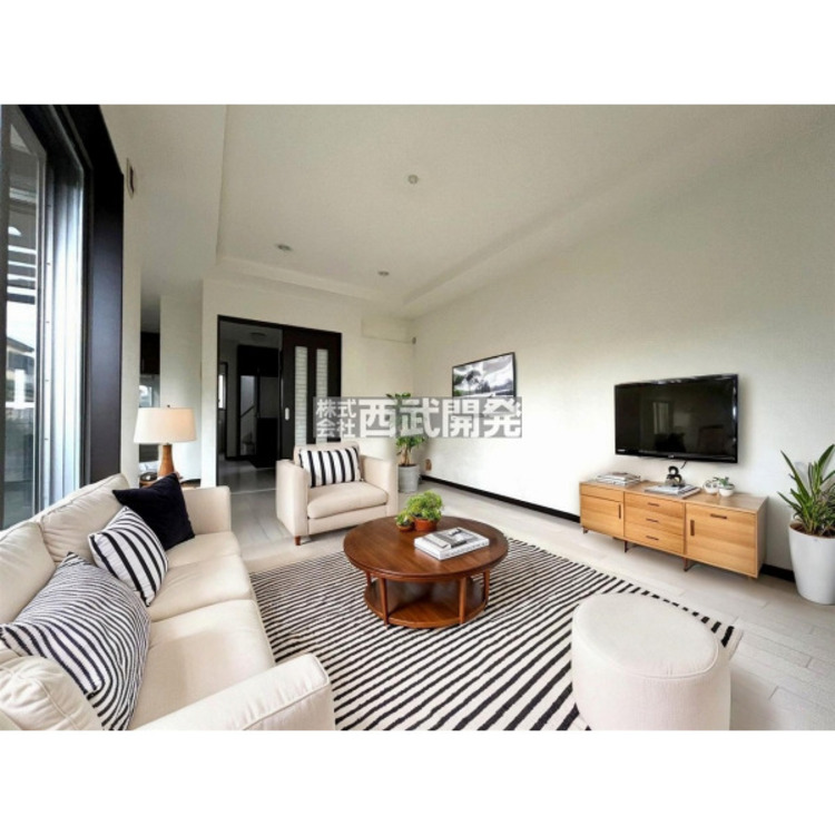 居間 配置してある家具や小物はCGによるイメージです