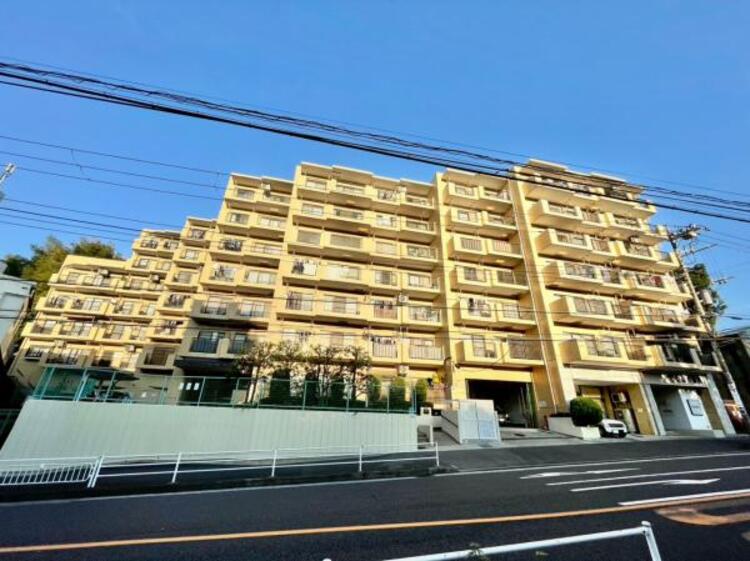 外観 陽とともに、時間によって顔を変える景観、星空や夜景にも負けないデザインの映える外観です。