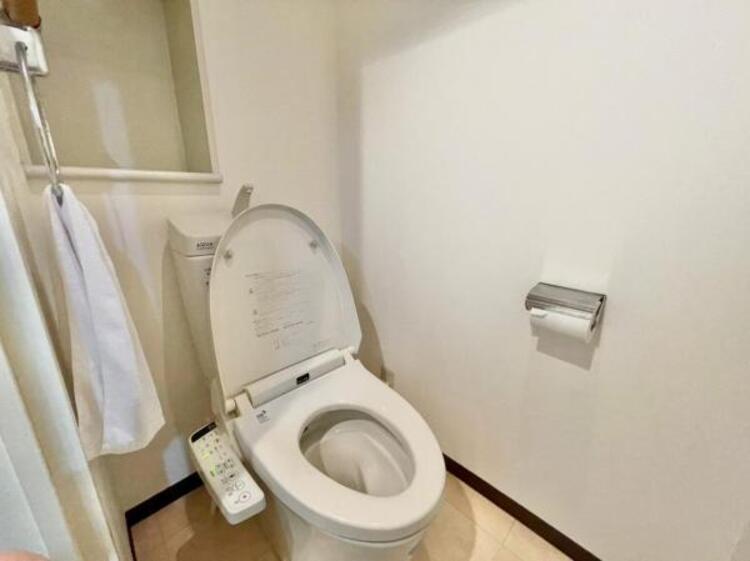 トイレ 清潔感をモチーフにしており広々とした空間を実現しております。