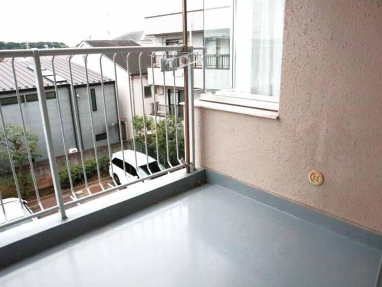 バルコニー 風通しのよいバルコニー。お洗濯物も乾かしやすいですね。
