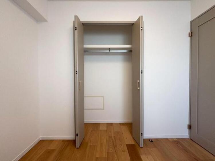 収納 ウォークインクローゼットには普段使わない季節用品やトランクなど、大きなものもラクラク収納できます。