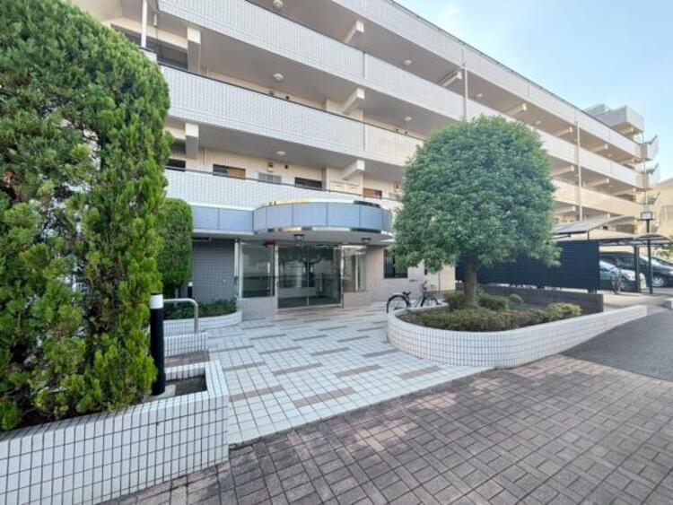 エントランス 一日の始まりと終わりはこちらのエントランスから。今後ご家族の「行ってきます」「ただいま」が行き交う空間となるでしょう。