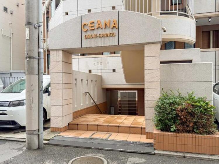 エントランス 清潔感のある明るいエントランスが、毎日の帰宅を心地よく迎えてくれます。