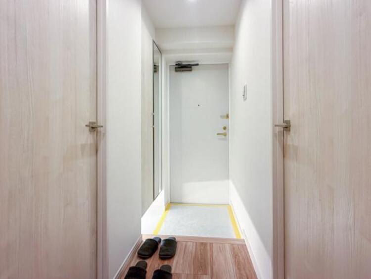 その他 一日の始まりと終わりはこちらの玄関から。今後ご家族の「行ってきます」「ただいま」が行き交う空間となるでしょう。