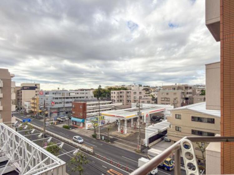 その他 開放感のある眺望。季節による景色の変化を日常の生活と共に感じてください。