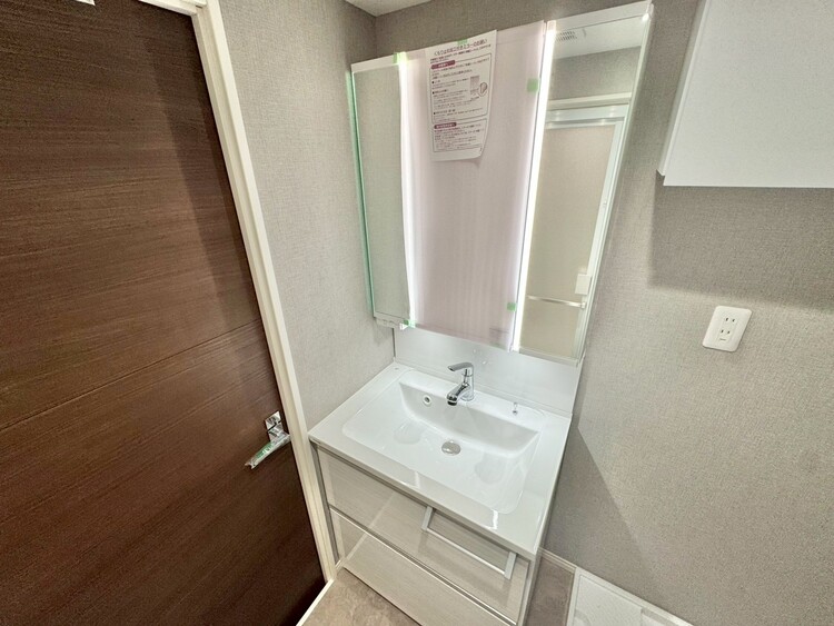 その他 清潔感を感じられる洗面化粧台。