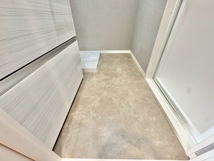 その他 十分な広さの脱衣所。