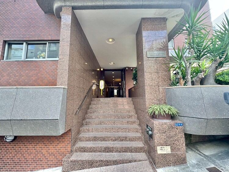 その他 上質感漂う玄関アプローチです。