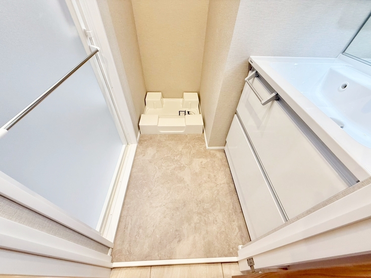 その他 十分な広さの脱衣所。