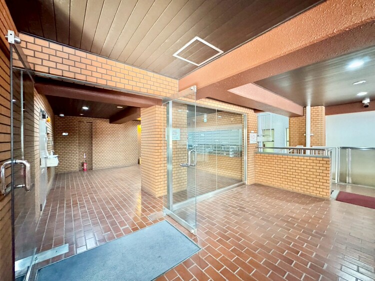 その他 上質感漂う玄関アプローチです。