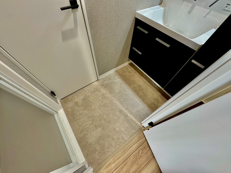 その他 十分な広さの脱衣所。