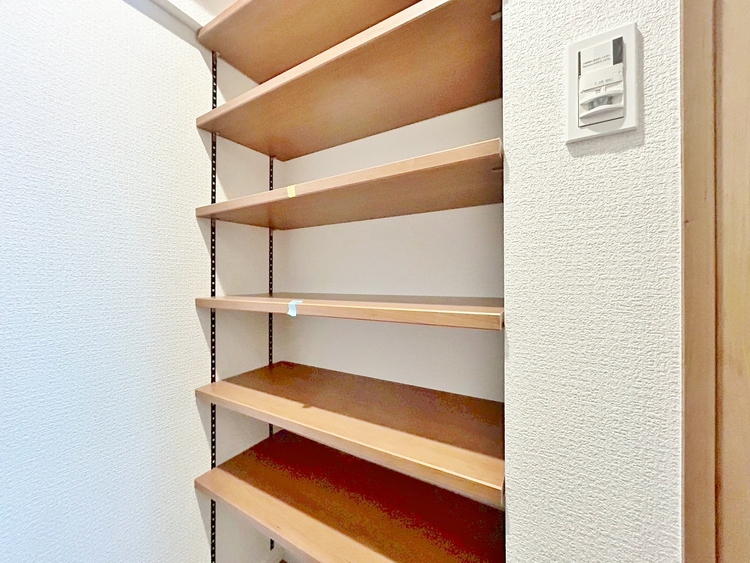 その他 収納スペースが付いていて、お部屋を広く使っていただけます。