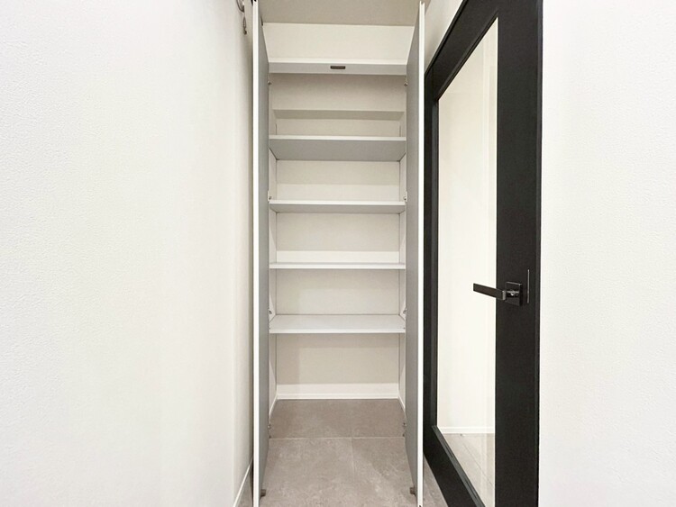 その他 家電やスーツケース、ストック品など何でも片付く嬉しい空間です。