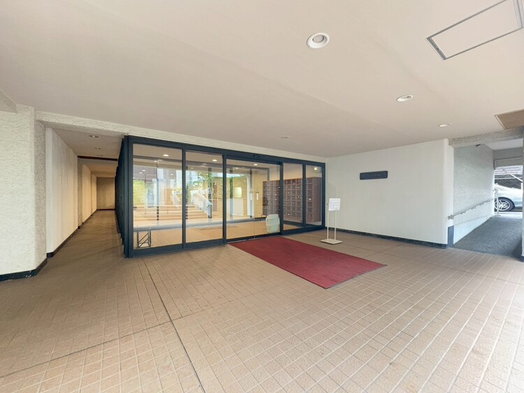 その他 上質感漂う玄関アプローチです。