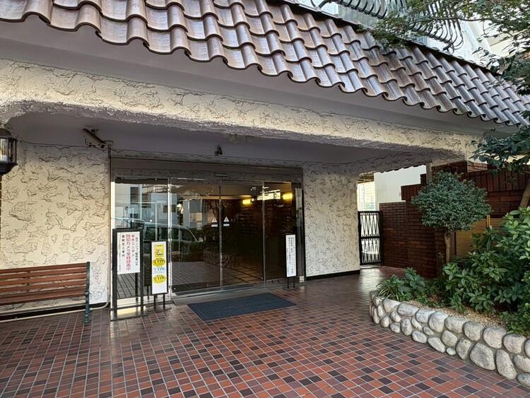 その他 上質感漂う玄関アプローチです。