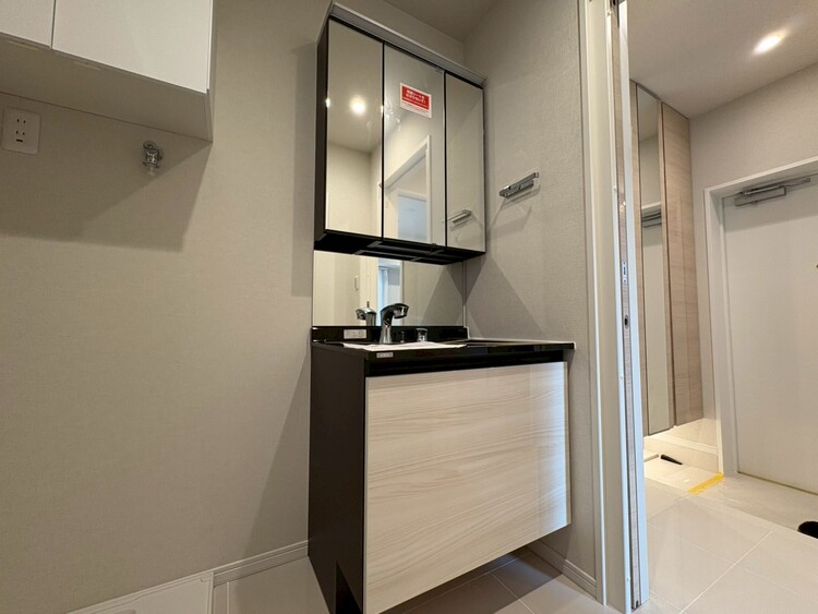 その他 清潔感を感じられる洗面化粧台。