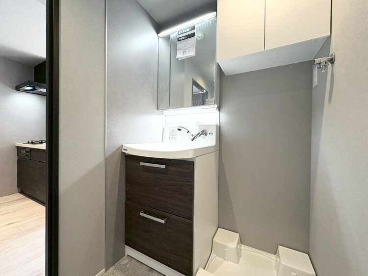 その他 清潔感を感じられる洗面化粧台。