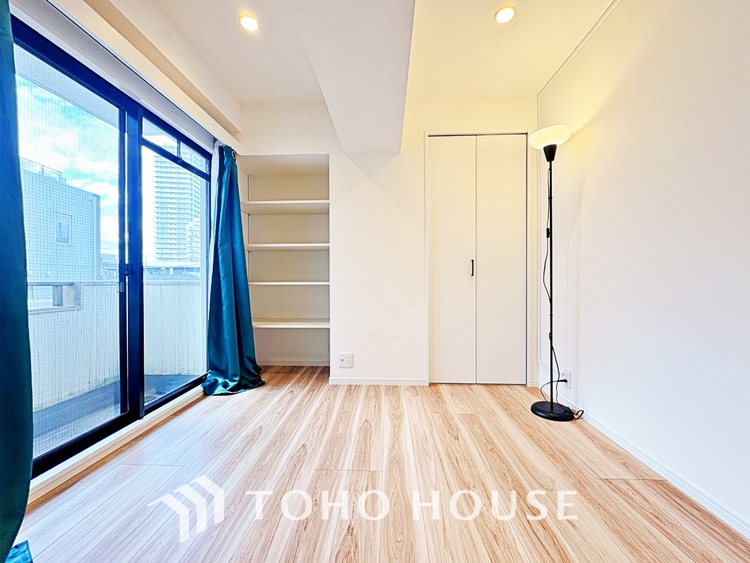 内装 【ROOM】感性を育むプライベートルームはシンプルでスマートな空間。好みの空間で読書をしたり、音楽を聞いたりと一人の時間も充実したものにできます。