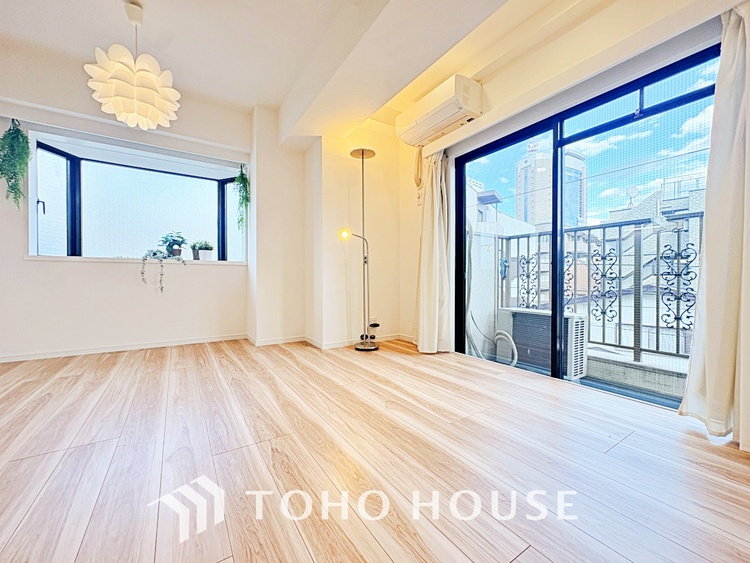 内装 使いやすく、明るい洋室に仕上がります。子供部屋や趣味のお部屋にご利用できます。ご自身で家具などを配置し、素敵な空間を創り上げられます。