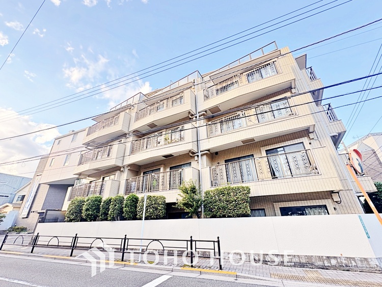 外観 漂う上質な空気感、マンションに入れば「おかえりなさい」と笑顔で迎えてくれるエントランス。最良の心配りを感じるマンションでした。