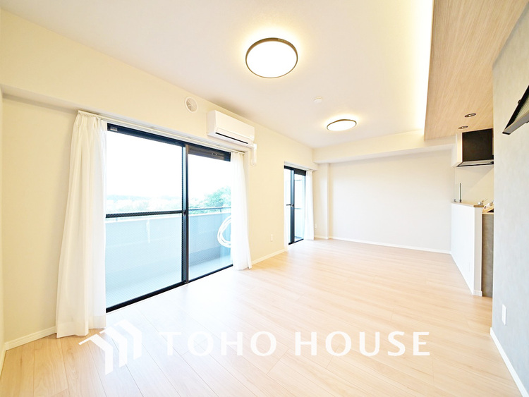 内装 上質な時間を育む暮らしのメインステージ。寛ぎとコミュニケーションを育む居心地のよい場所