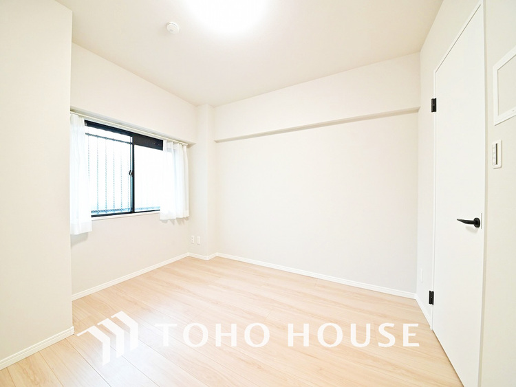 内装 採光もある洋室は、くつろぎのひと時を過ごすのにぴったり