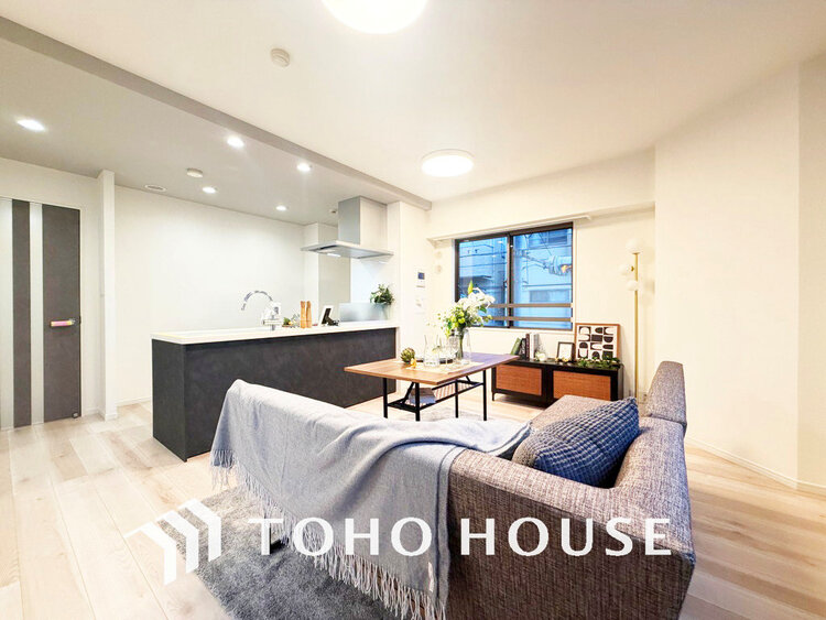 内装 上質な時間を育む暮らしのメインステージ。寛ぎとコミュニケーションを育む居心地のよい場所