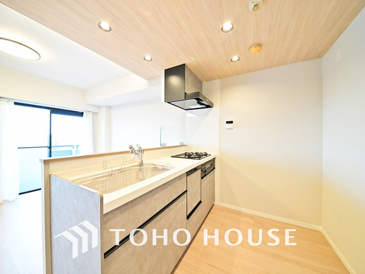 キッチン 落ち着きのあるカラーで統一された清潔感と気品が溢れるキッチン