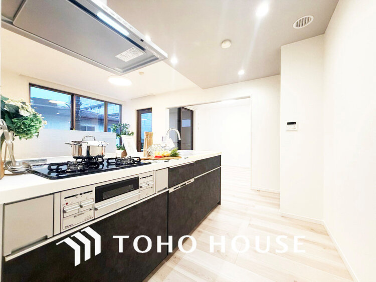 キッチン シンプルな部屋の雰囲気に溶け合うナチュラルキッチン