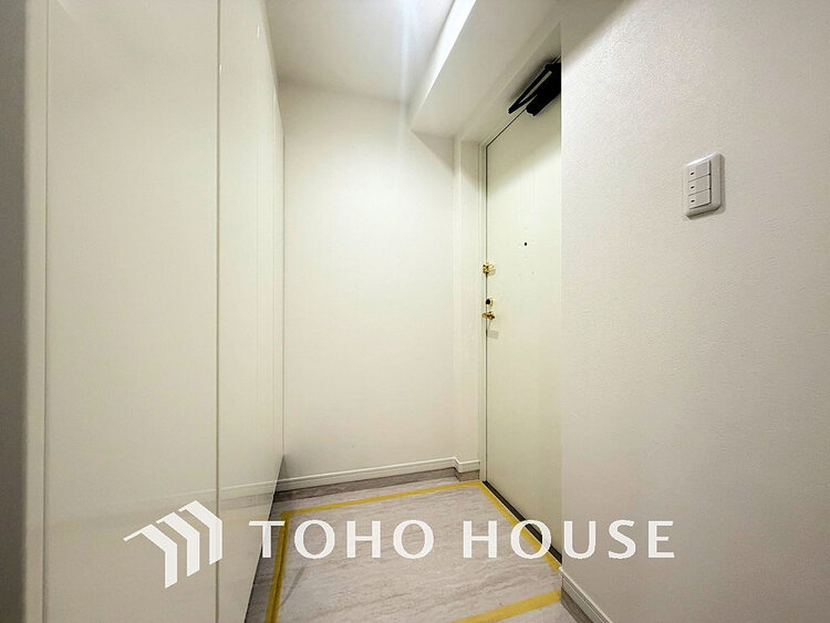 玄関 落ち着いた雰囲気の玄関、家族の帰りを暖かく迎えてくれます