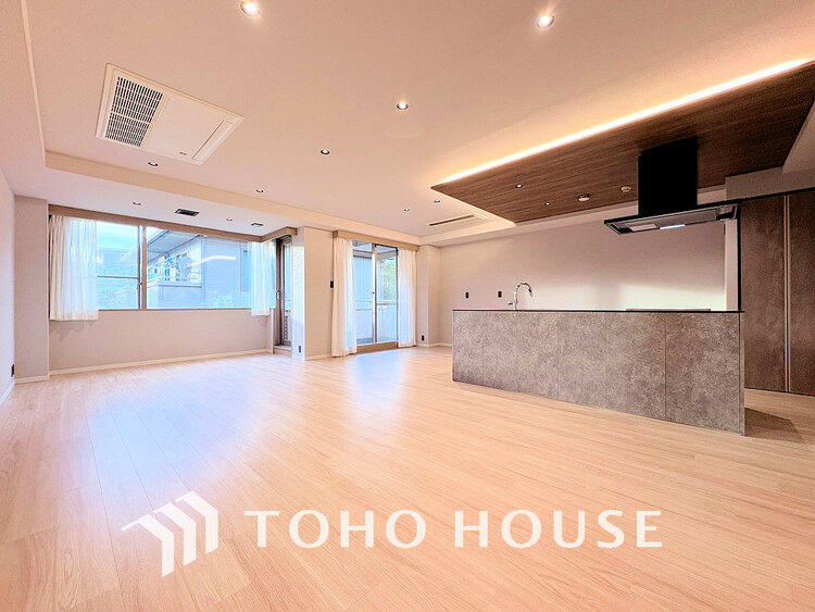 内装 家族みんなが爽やかに過ごせるように、光をたっぷり取り込んだLDK