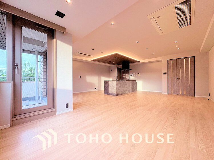 内装 上質な時間を育む暮らしのメインステージ。寛ぎとコミュニケーションを育む居心地のよい場所